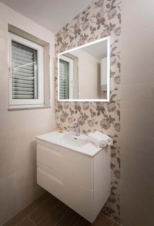 פודסטראנה Villa J&J Apartments Residence With Swimming Pool מראה חיצוני תמונה