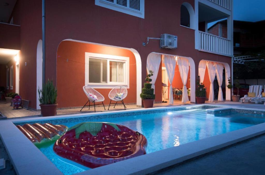 פודסטראנה Villa J&J Apartments Residence With Swimming Pool מראה חיצוני תמונה
