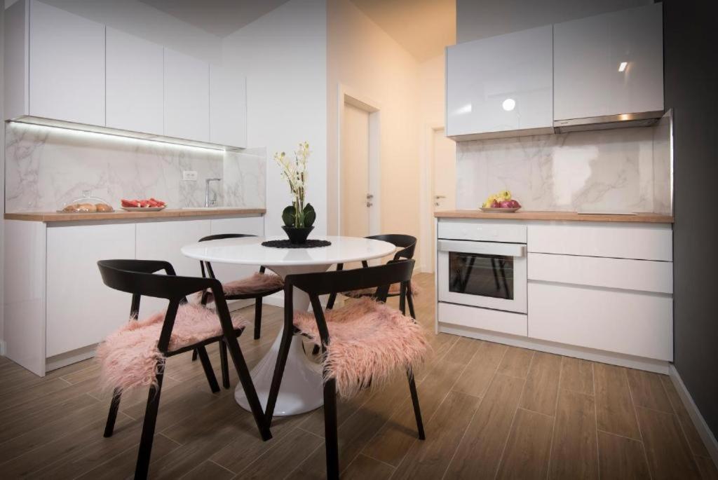פודסטראנה Villa J&J Apartments Residence With Swimming Pool מראה חיצוני תמונה