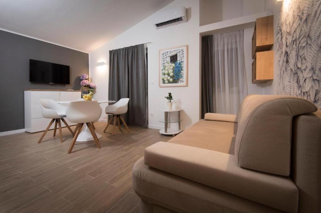 פודסטראנה Villa J&J Apartments Residence With Swimming Pool מראה חיצוני תמונה