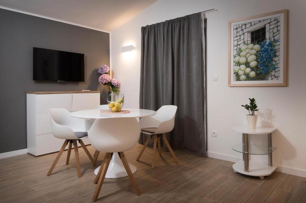 פודסטראנה Villa J&J Apartments Residence With Swimming Pool מראה חיצוני תמונה
