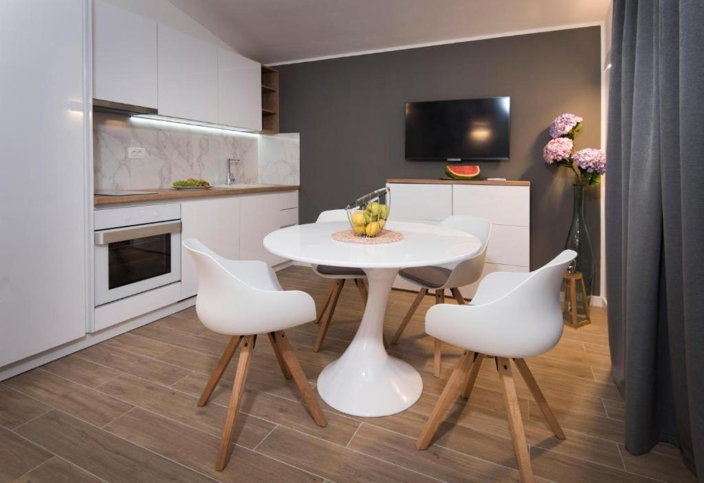 פודסטראנה Villa J&J Apartments Residence With Swimming Pool מראה חיצוני תמונה