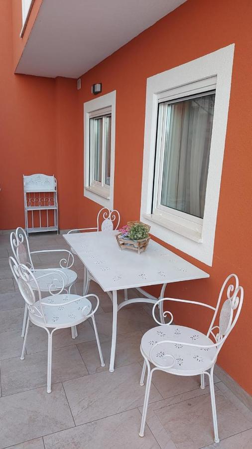 פודסטראנה Villa J&J Apartments Residence With Swimming Pool מראה חיצוני תמונה
