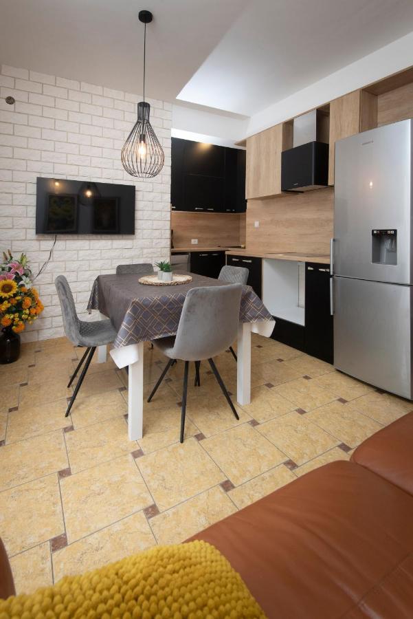 פודסטראנה Villa J&J Apartments Residence With Swimming Pool מראה חיצוני תמונה