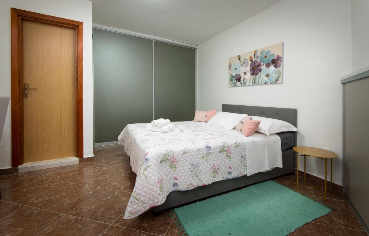 פודסטראנה Villa J&J Apartments Residence With Swimming Pool מראה חיצוני תמונה