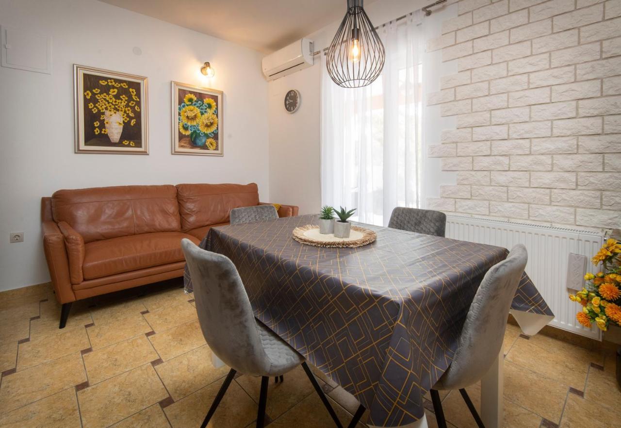 פודסטראנה Villa J&J Apartments Residence With Swimming Pool מראה חיצוני תמונה